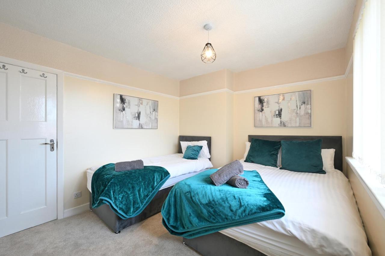 Вилла Sleek And Stylish 3 Bed In Bolton - Garden - Parking Экстерьер фото