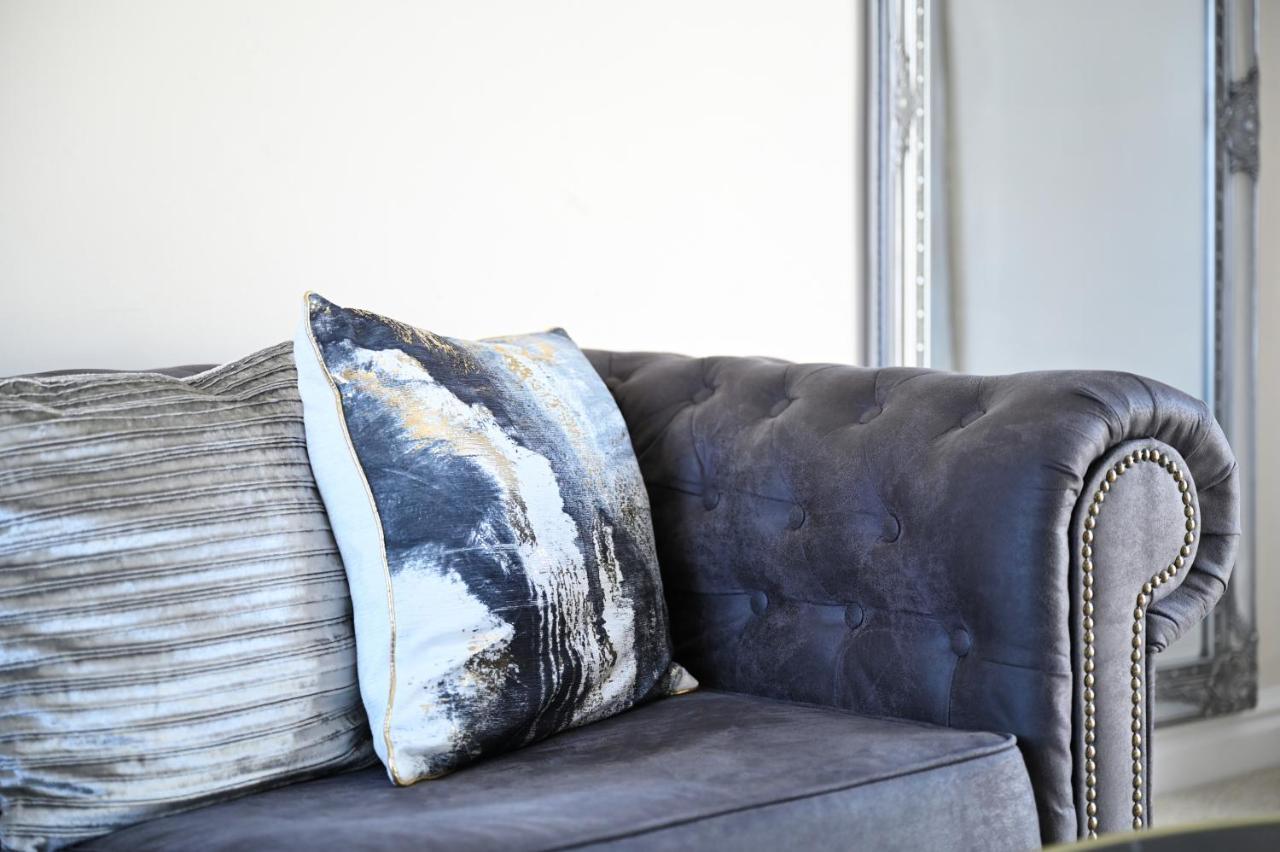 Вилла Sleek And Stylish 3 Bed In Bolton - Garden - Parking Экстерьер фото