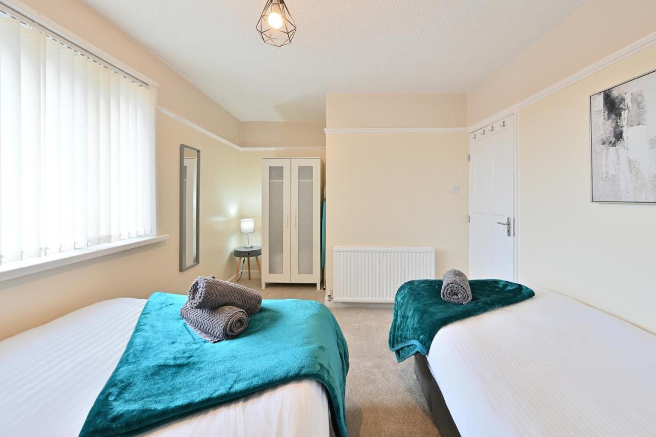 Вилла Sleek And Stylish 3 Bed In Bolton - Garden - Parking Экстерьер фото