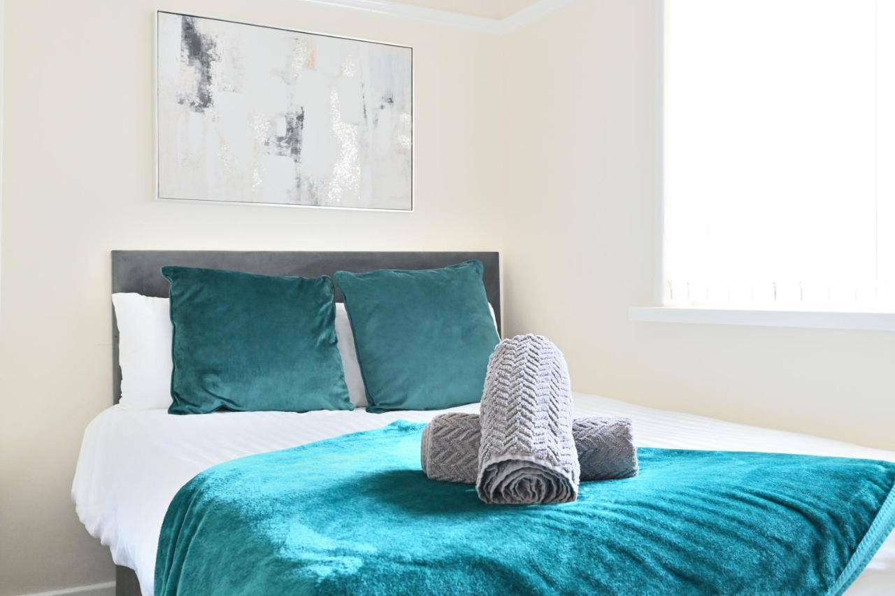 Вилла Sleek And Stylish 3 Bed In Bolton - Garden - Parking Экстерьер фото