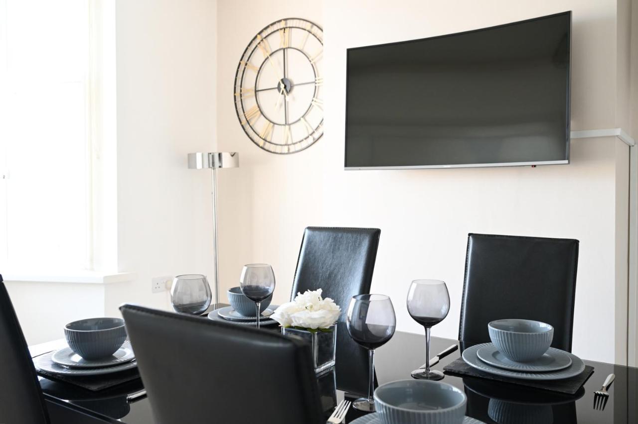 Вилла Sleek And Stylish 3 Bed In Bolton - Garden - Parking Экстерьер фото